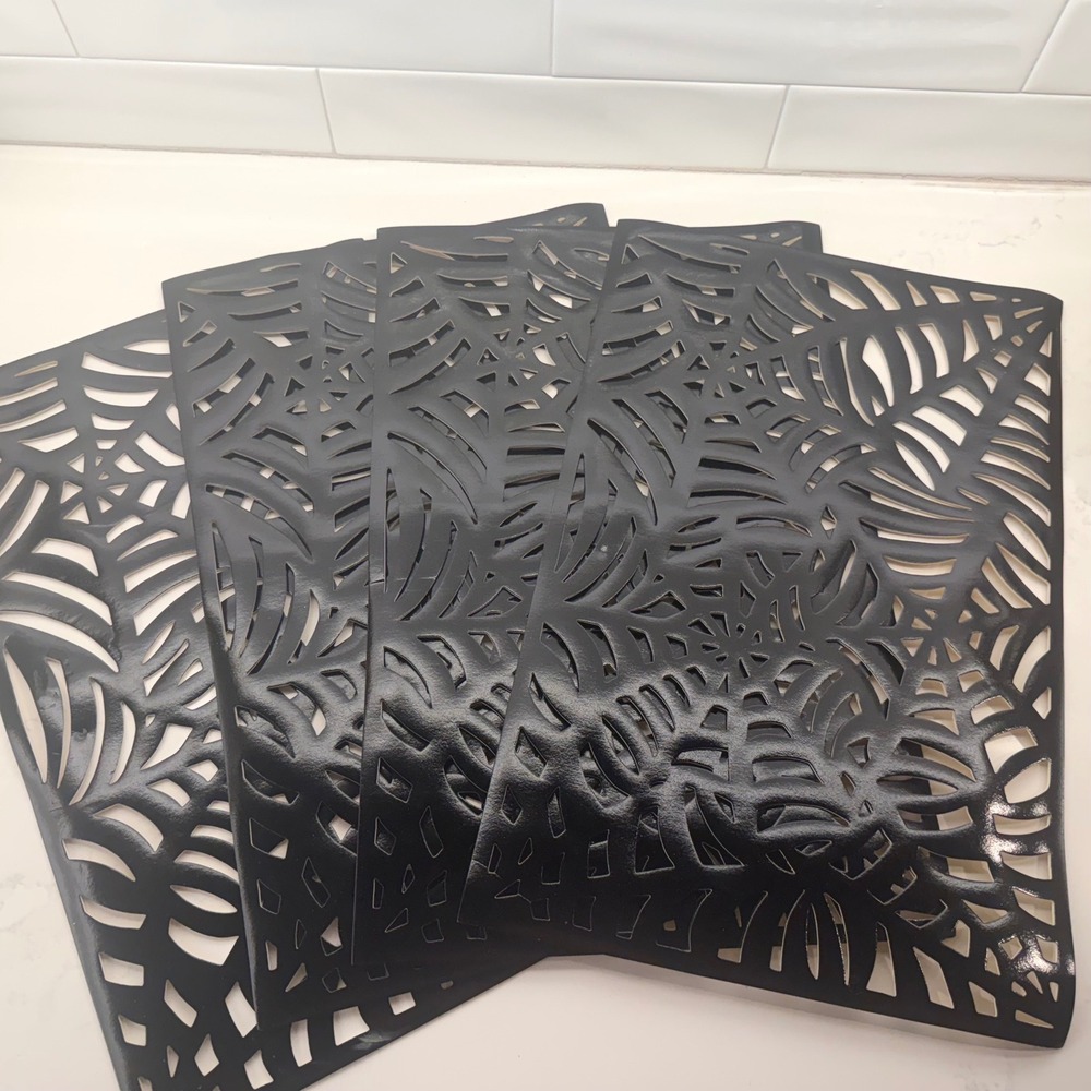 Spider Web Placemats 18x12 Set of 4 Excellent